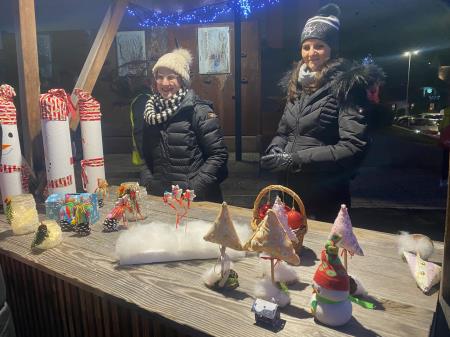 Praznični božično-novoletni bazar učencev OŠ Koroški jeklarji (10)